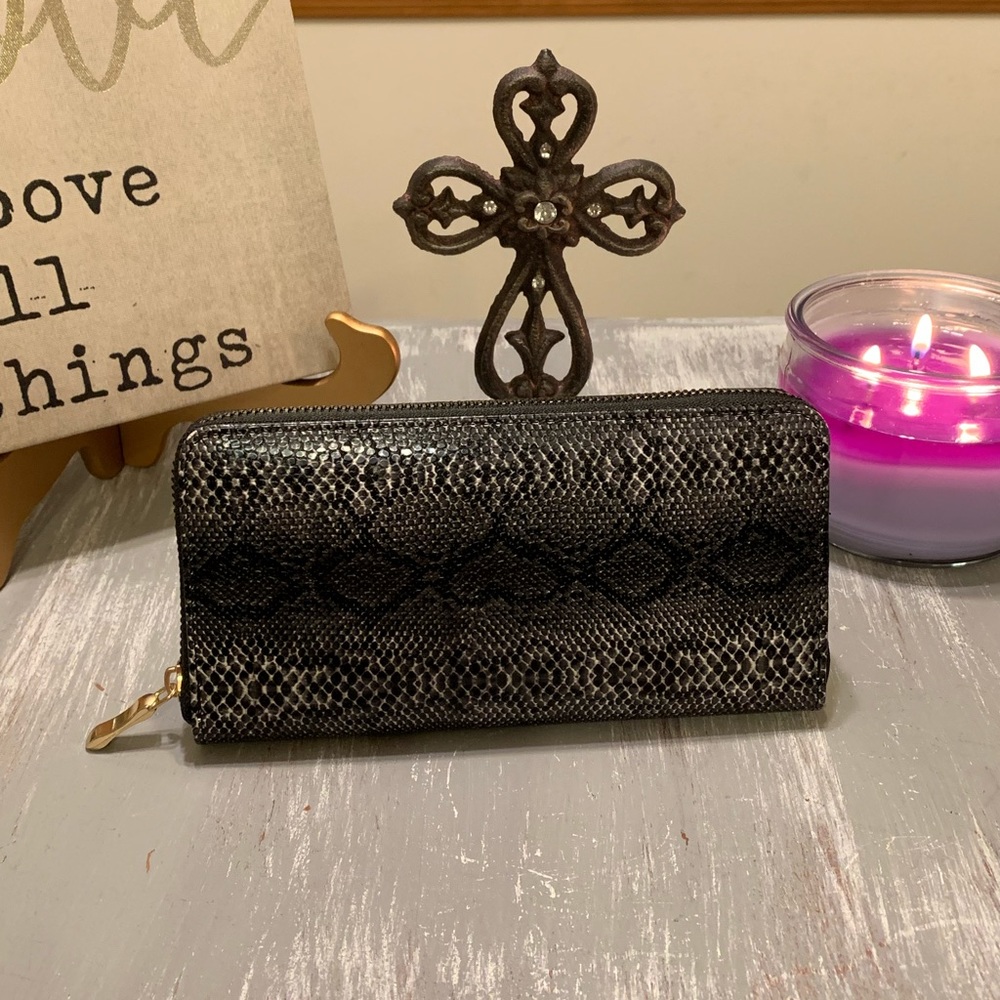 Black gray white snake print zipper wallet